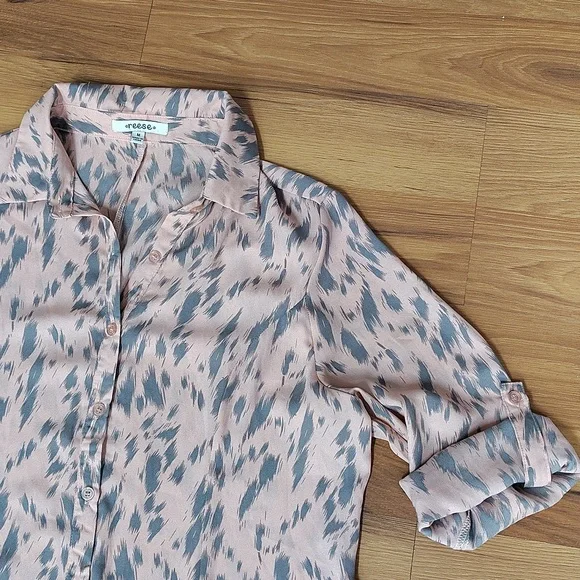 Pink and Gray Ladies Size Medium Dressy Blouse, Ladies Button Down Top - Picture 4 of 9